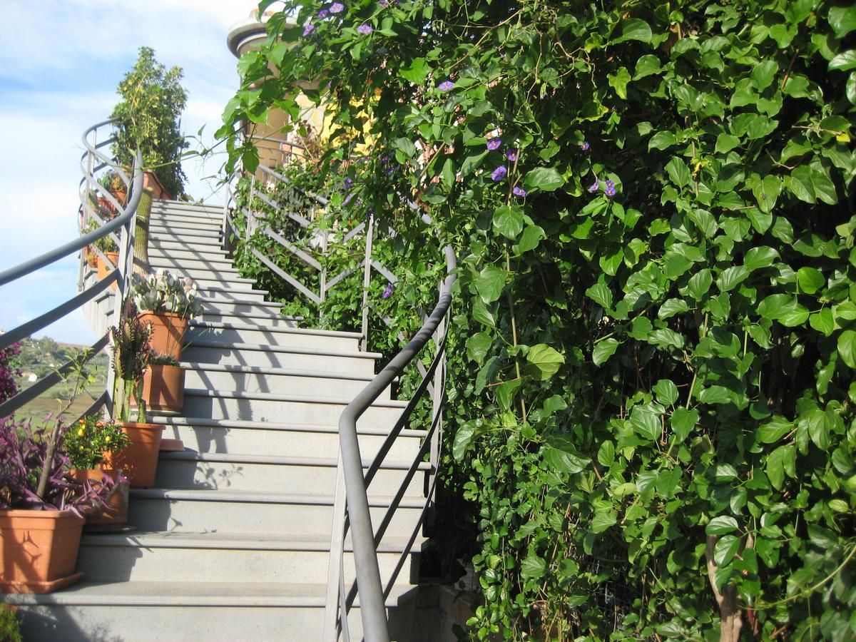 Oasi Del Lago Regalbuto Exterior photo