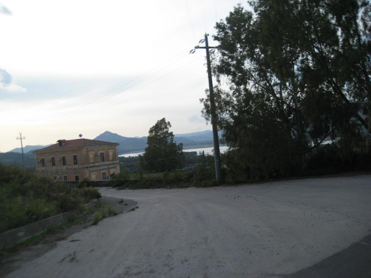 Oasi Del Lago Regalbuto Exterior photo